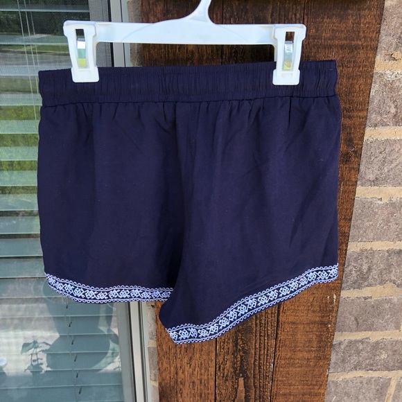 Embroidered Shorts - Picture 3 of 4